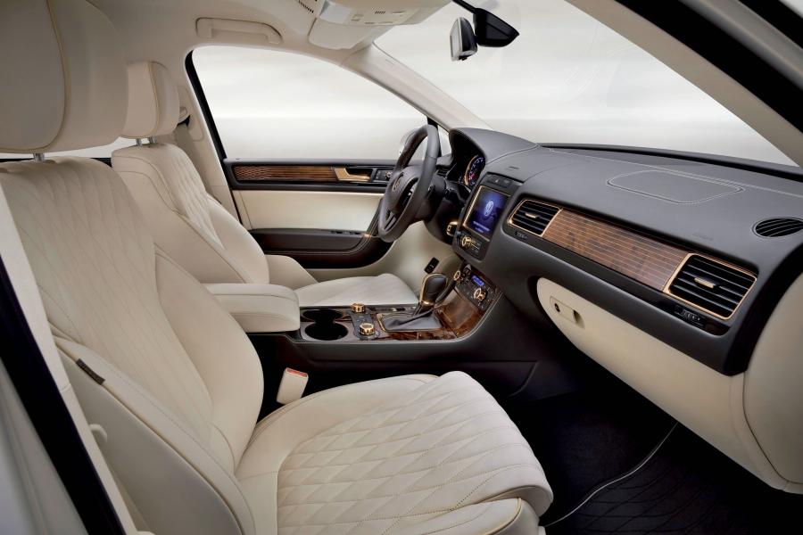  Volkswagen Touareg V8 TDi Gold Edition Concept 2011 года  (фото 3 из 6)